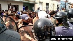 Manifestantes en las calles de Cárdenas, el 11 de julio de 2021. Las manifestaciones en esa ciudad fueron de las más concurridas en esa jornada de protestas antigubernamentales.